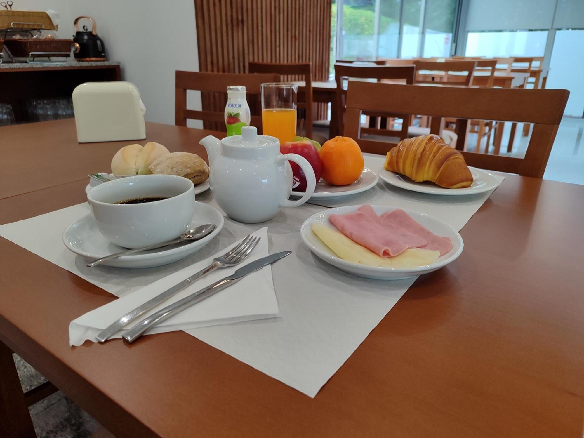 Dom Hotel Penafiel Bagian luar foto