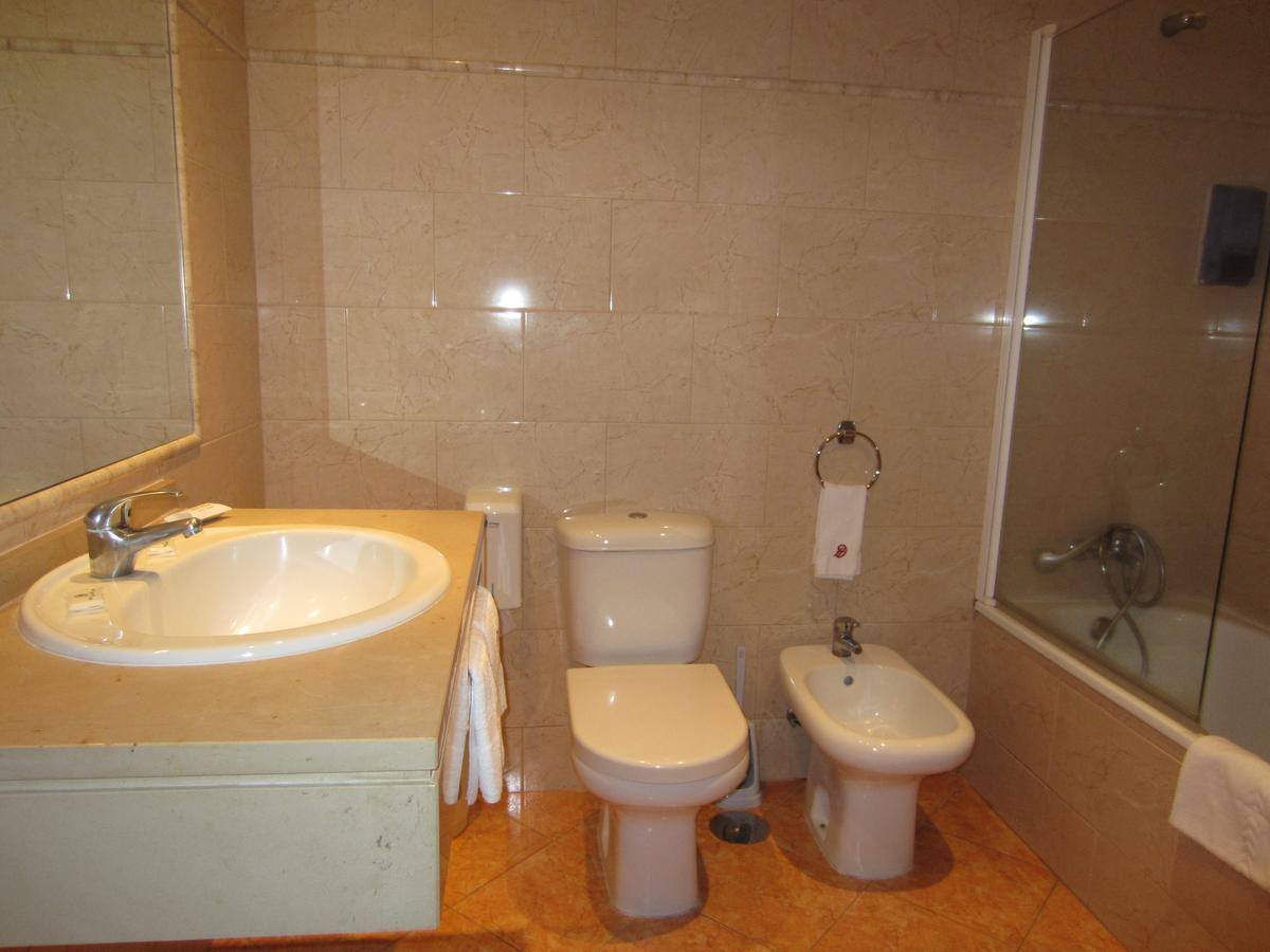 Dom Hotel Penafiel Bagian luar foto